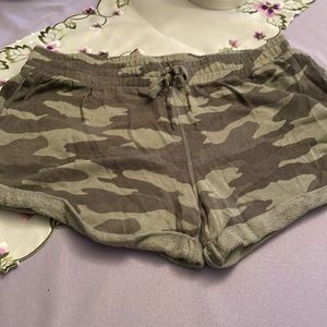 Camo print cotton shorts